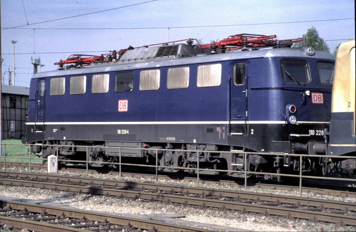 110 228-4 in Ulm 09.05.1998.