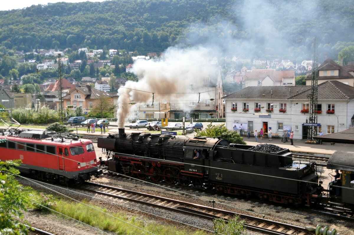 110 457-9 und 052 740-8 in Geislingen Steige am 12.09.2010.