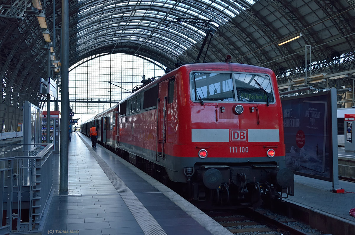 111 100 mit der RE 70 nach Mannheim am 29.06.2016 in Frankfurt Hbf.
