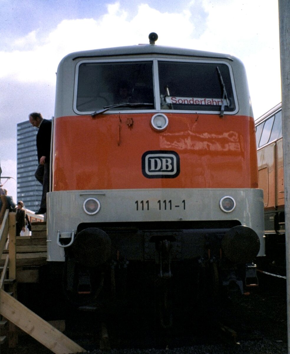 111 111-1 bei der IVA in Hamburg im Oktober 1979.