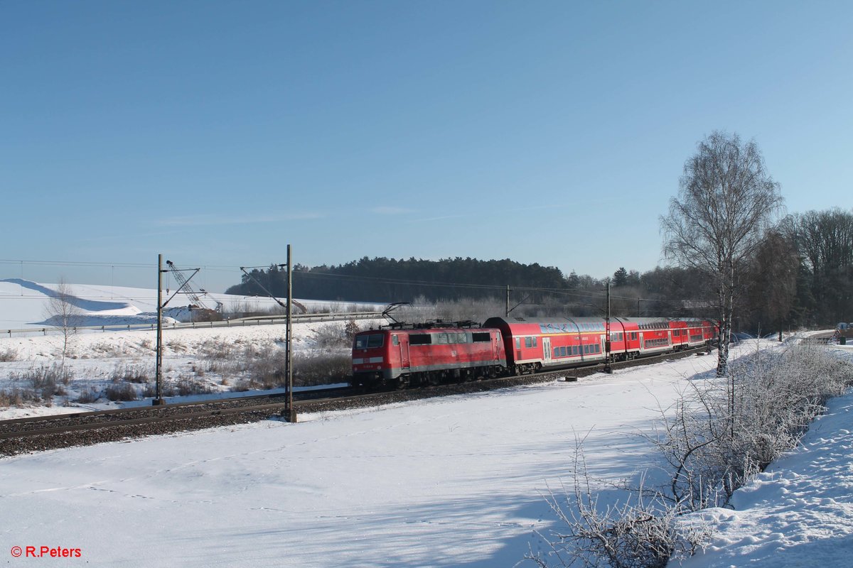 111 193-9 schiebt den RE 4857 Nürnberg - München bei Sinsgrün. 19.01.17