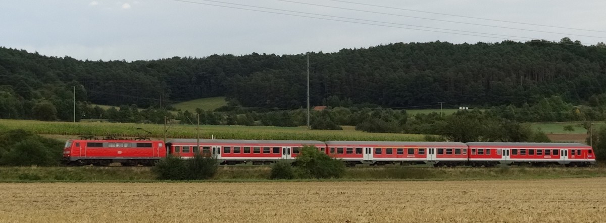 111-207 und 3 n-Wagen sind als RB 58192, eine Verst�rker-Leistung im Berufsverkehr, am 20.August 2013 nach Ha�furt unterwegs.