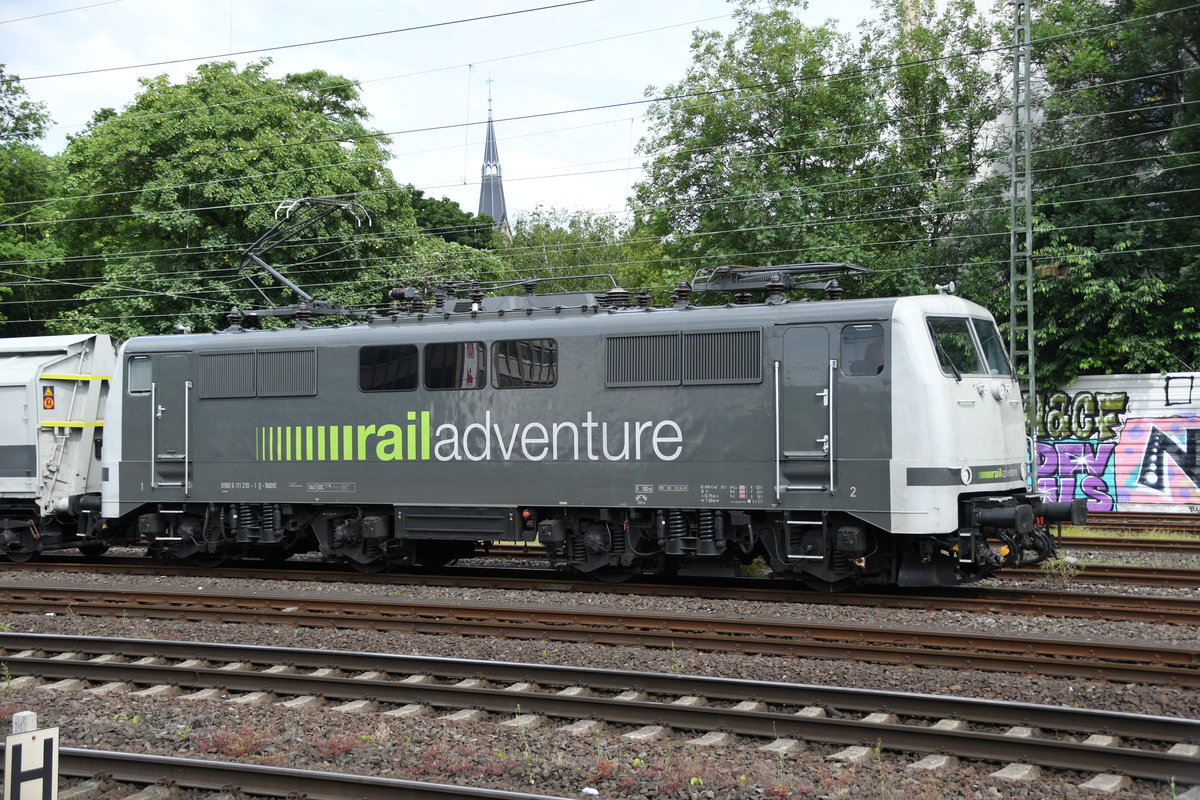 111 210-1 stand mit einen messzug in k�ln west,11.06.19