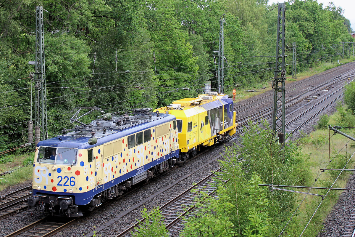 111 226 verl�sst am 22.07.2026 den Bahnhof Tostedt und hat EM 100VT-1 (A-PLA 99 81 9163 502-3) am Haken f�r eine erneute Messfahrt!