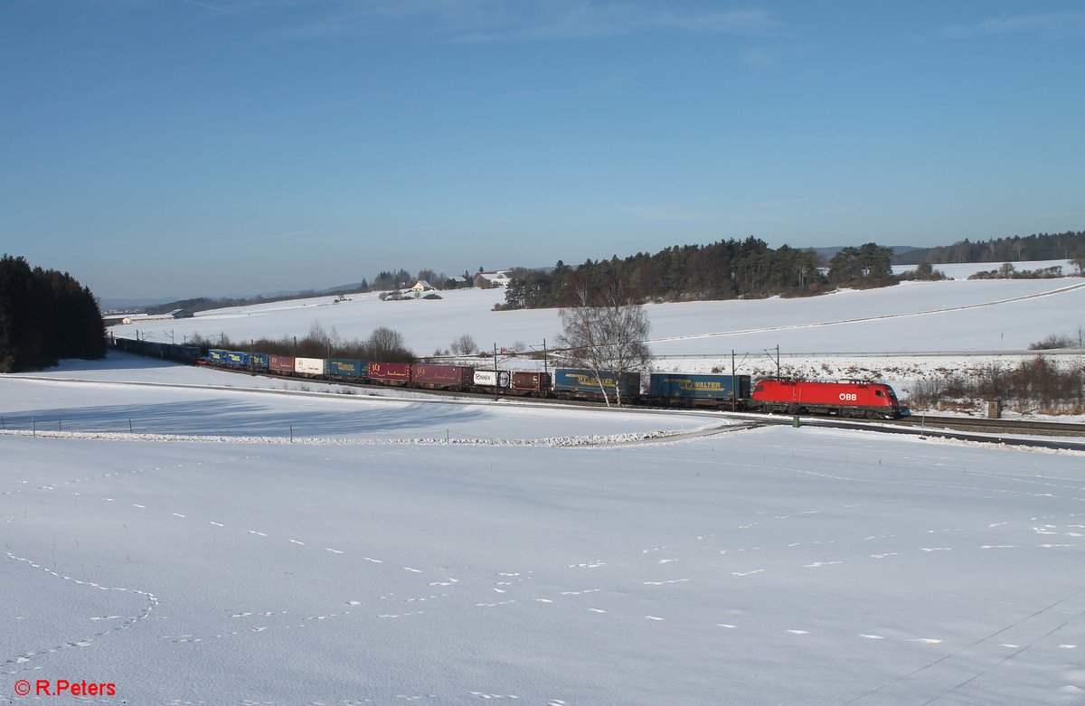 1116 074-4 zieht einen LKW-Walter bei Sinsgrün. 19.01.17