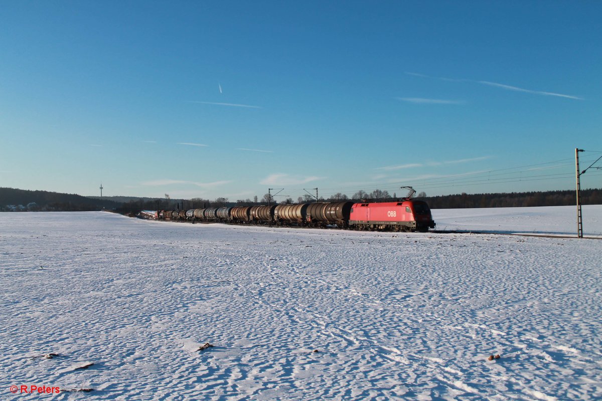 1116 278-3 zieht einen gemischten Güterzug bei Seubersdorf in Richtung Regensburg. 19.01.17