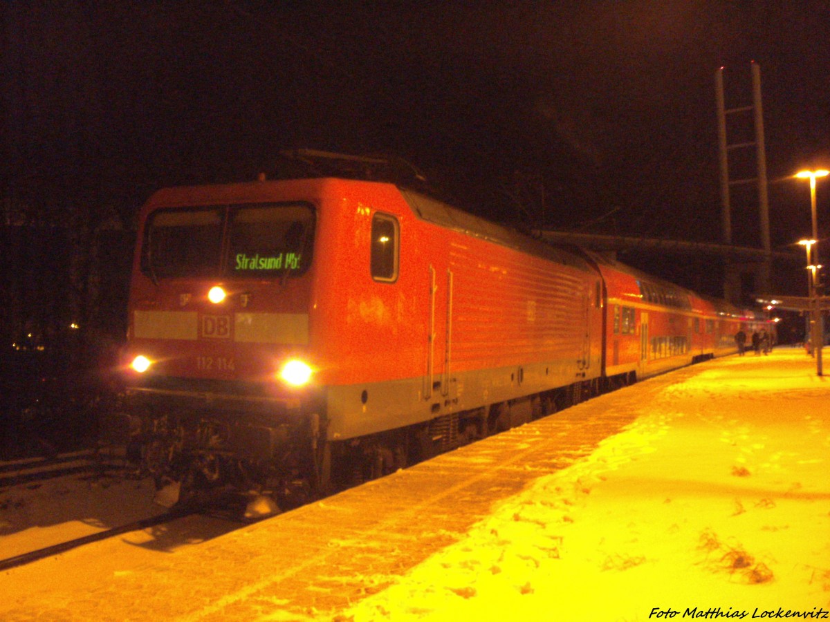 112 114 als RE9 mit ziel Stralsund Hbf im Bahnhof Stralsund - R�gendamm am 22.1.14