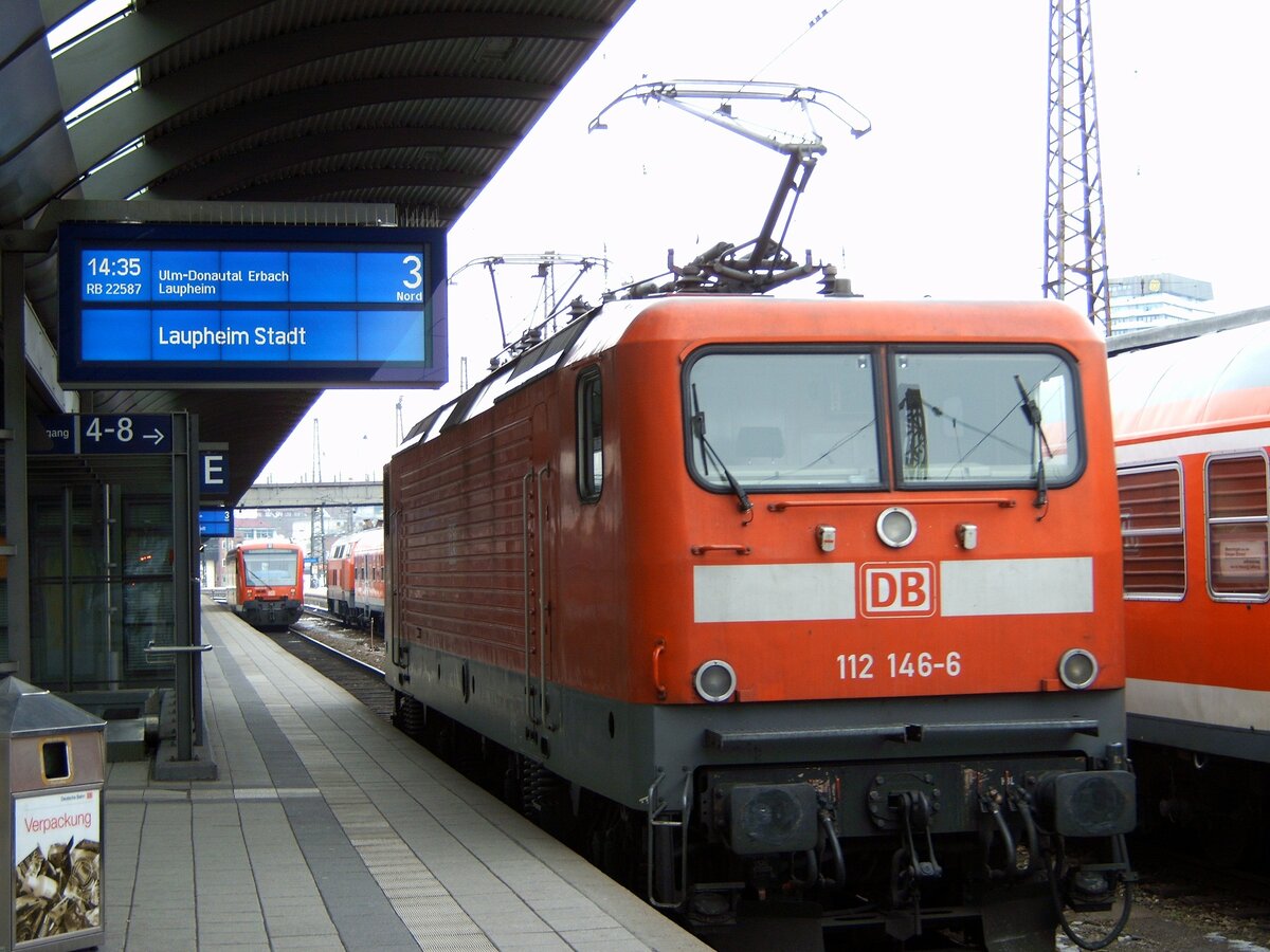 112 146-6 mit zwei angelegten Stromabnehmern in Ulm am 10.02.2005.