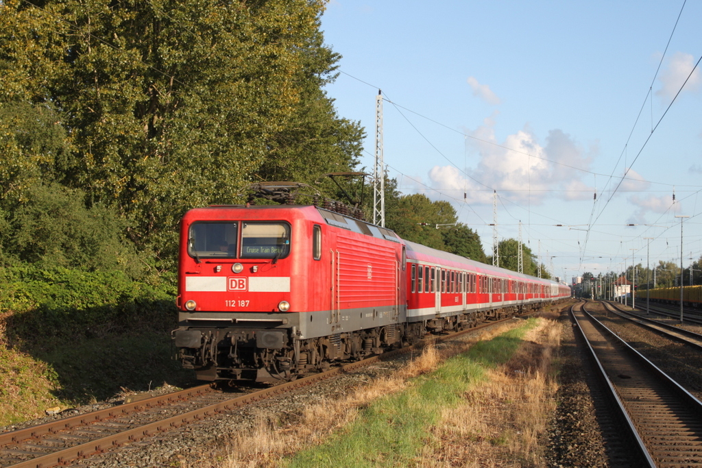 112 187-0(Bh Rostock)mit RE 13290 von Warnemünde nach Berlin-Ostbahnhof bei der Durchfahrt am 03.09.2017 gegen 08:15 Uhr.