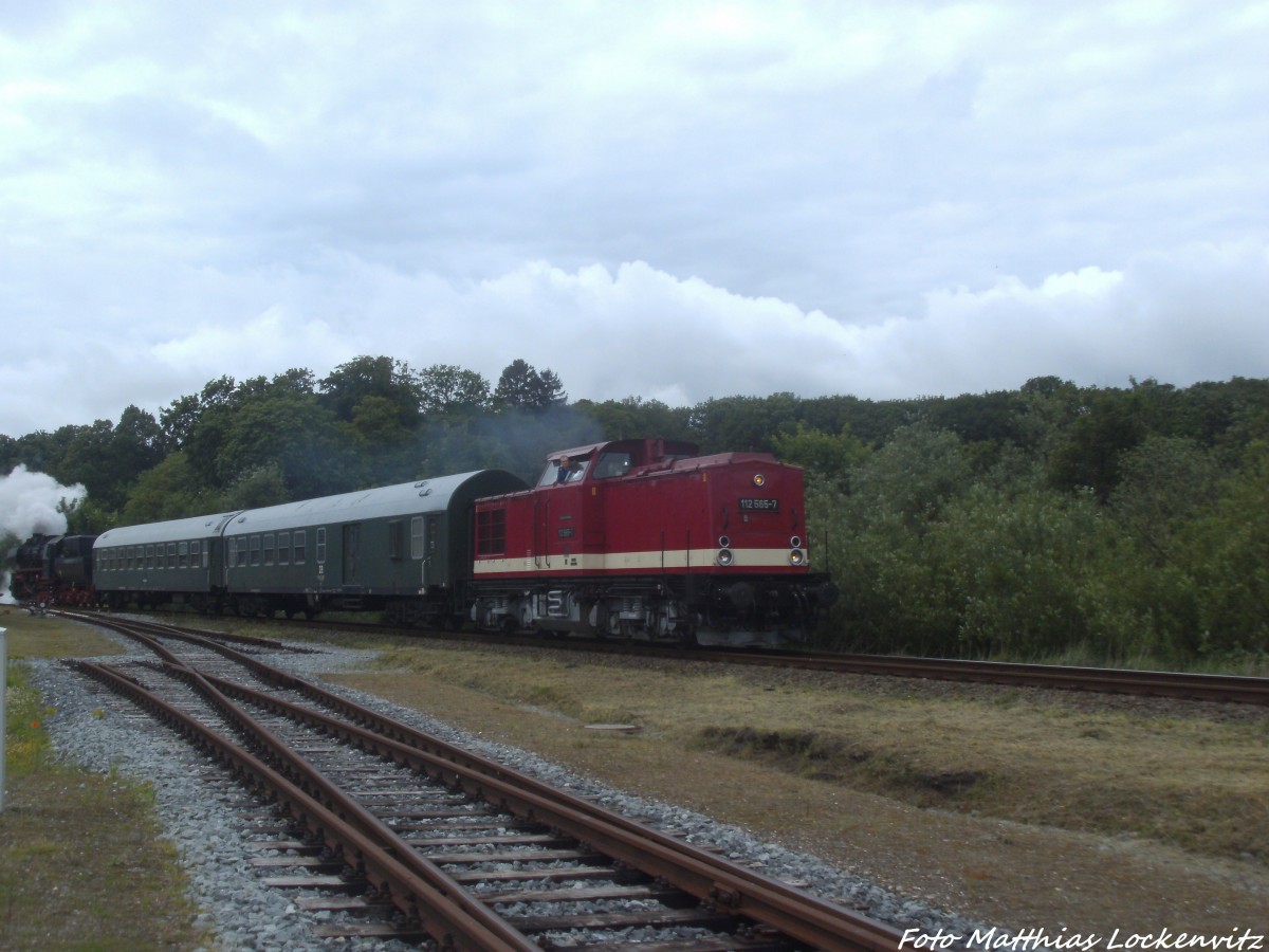 112 565-7 (202 565-8) und 52 8079 mit ziel Bergen auf R�gen beim verlassen des Bahnhofs Putbus am 14.6.14