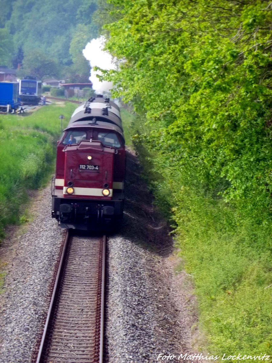 112 703 (203 230) mit der 91 134 am Zugschluss unterwegs nach Bergen auf R�gen am 21.5.16