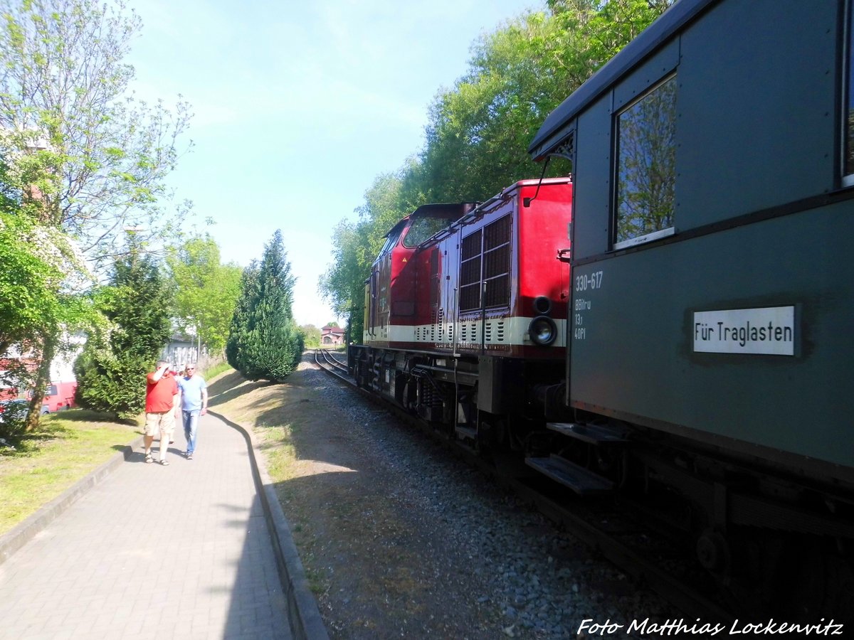 112 703 (203 230) verl�sst mit 91 134 (nicht im Bild) den Endbahnhof Lauterbach Mole in Richtung Bergen auf R�gen am 22.5.16