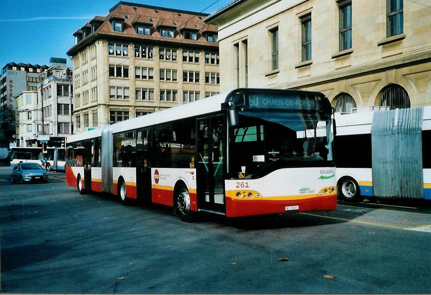 (112'009) - VR La Chaux-de-Fonds - Nr. 261/NE 20'261 - Solaris am 10. November 2008 beim Bahnhof La Chaux-de-Fonds