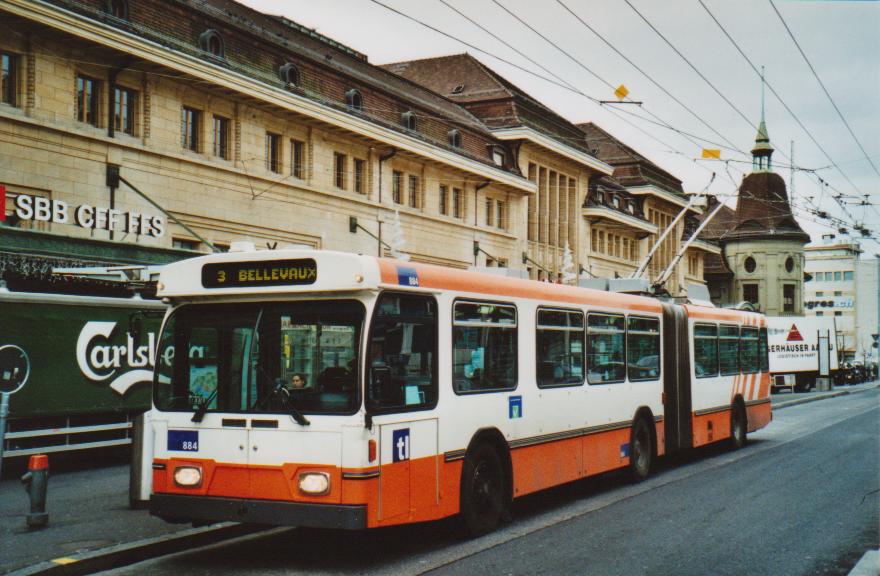 (113'035) - TL Lausanne - Nr. 884 - Saurer/Hess Gelenktrolleybus (ex TPG Gen�ve Nr. 651) am 22. Dezember 2008 beim Bahnhof Lausanne