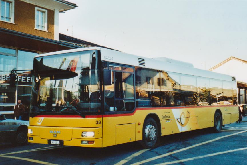 (113'217) - SAPJV, L'Isle - Nr. 38/VD 1374 - MAN am 22. Dezember 2008 beim Bahnhof Morges