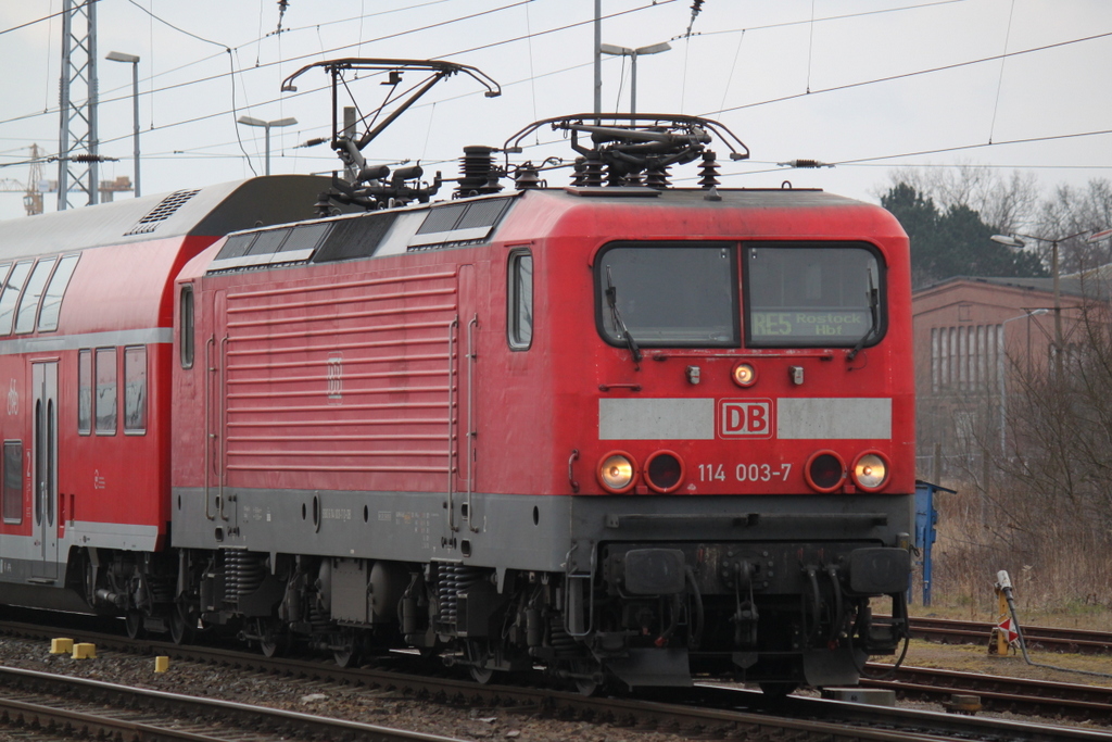 114 003-7 bei der Einfahrt im Rostocker Hbf.27.03.2015