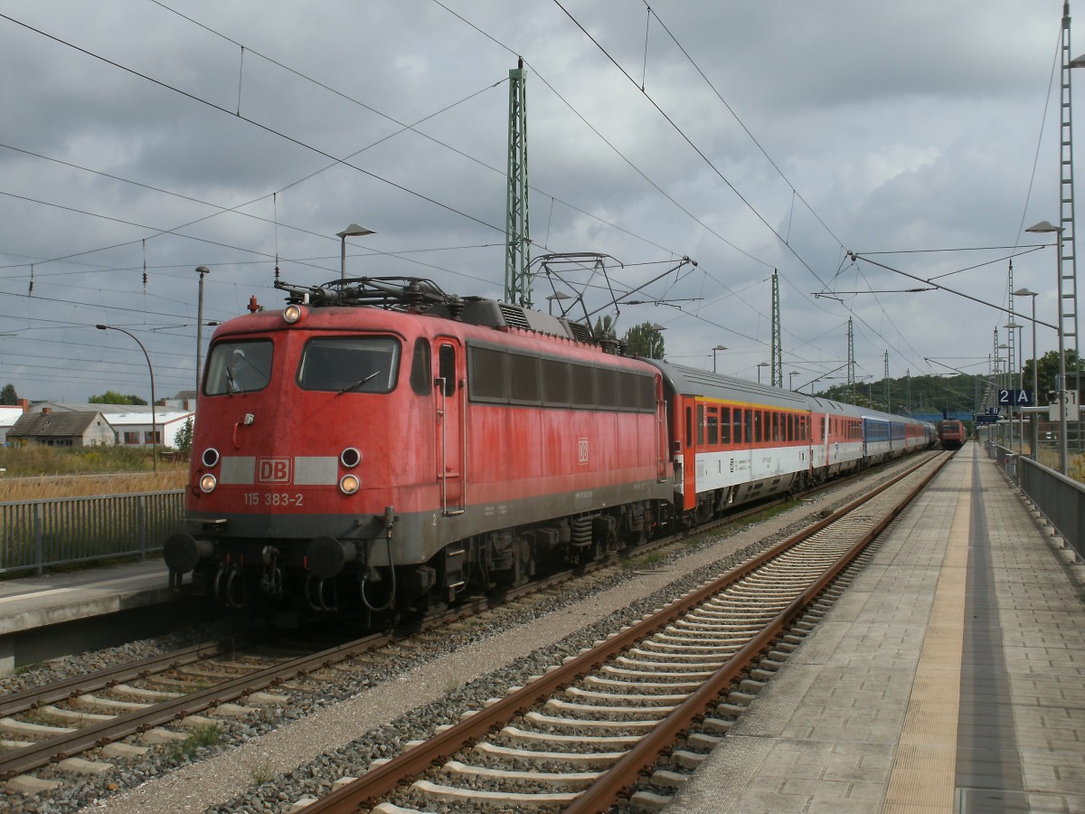 115 383 mit dem EC 379 Binz-Brno,am 31.August 2013,in Bergen/R�gen.
