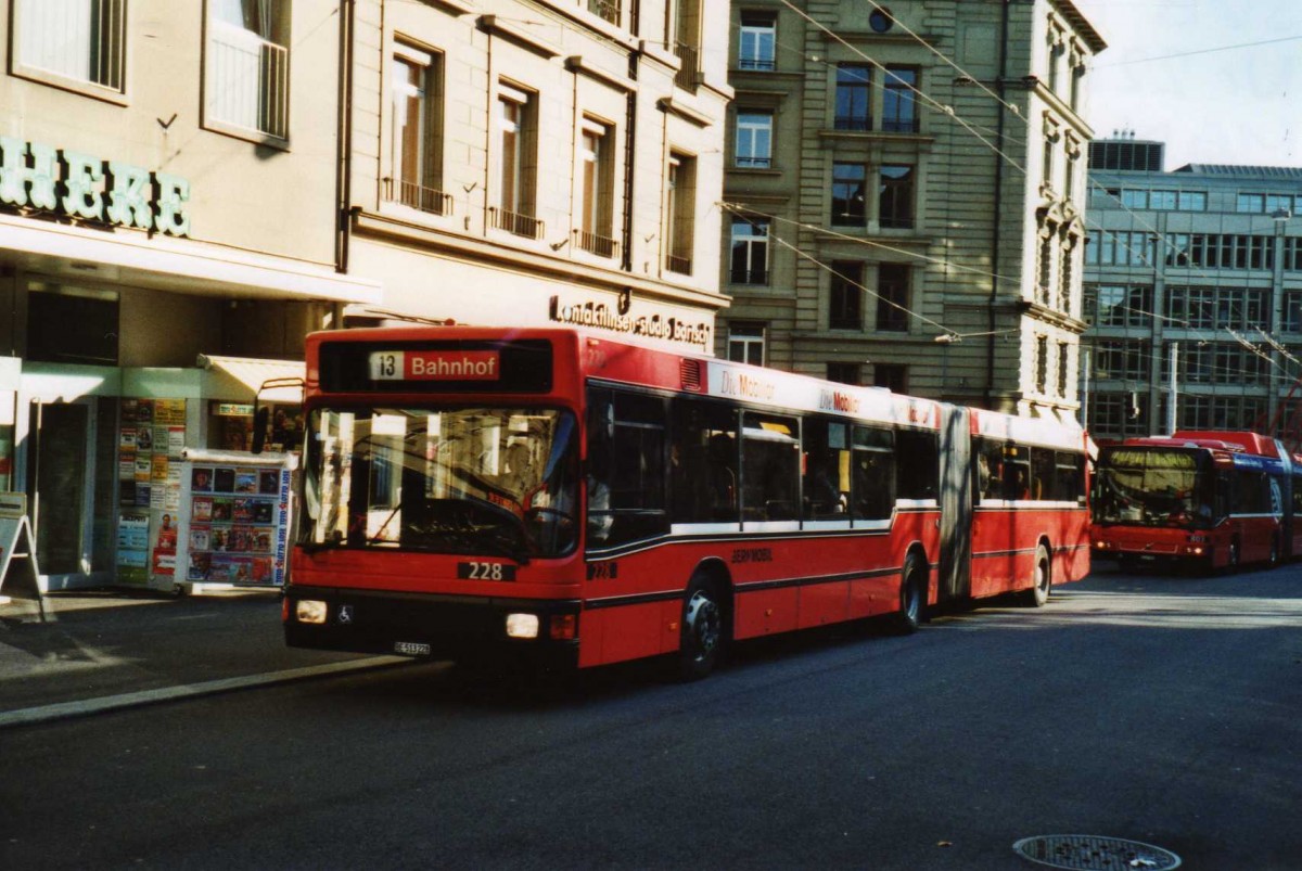 (115'303) - Bernmobil, Bern - Nr. 228/BE 513'228 - MAN am 16. Mrz 2009 in Bern, Hirschengraben