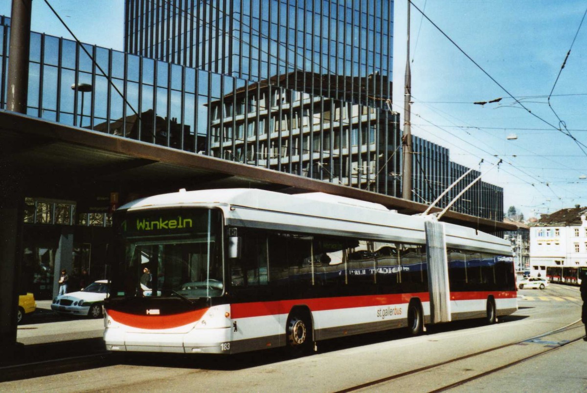 (115'417) - St. Gallerbus, St. Gallen - Nr. 183 - Hess/Hess Gelenktrolleybus am 18. Mrz 2009 beim Bahnhof St. Gallen