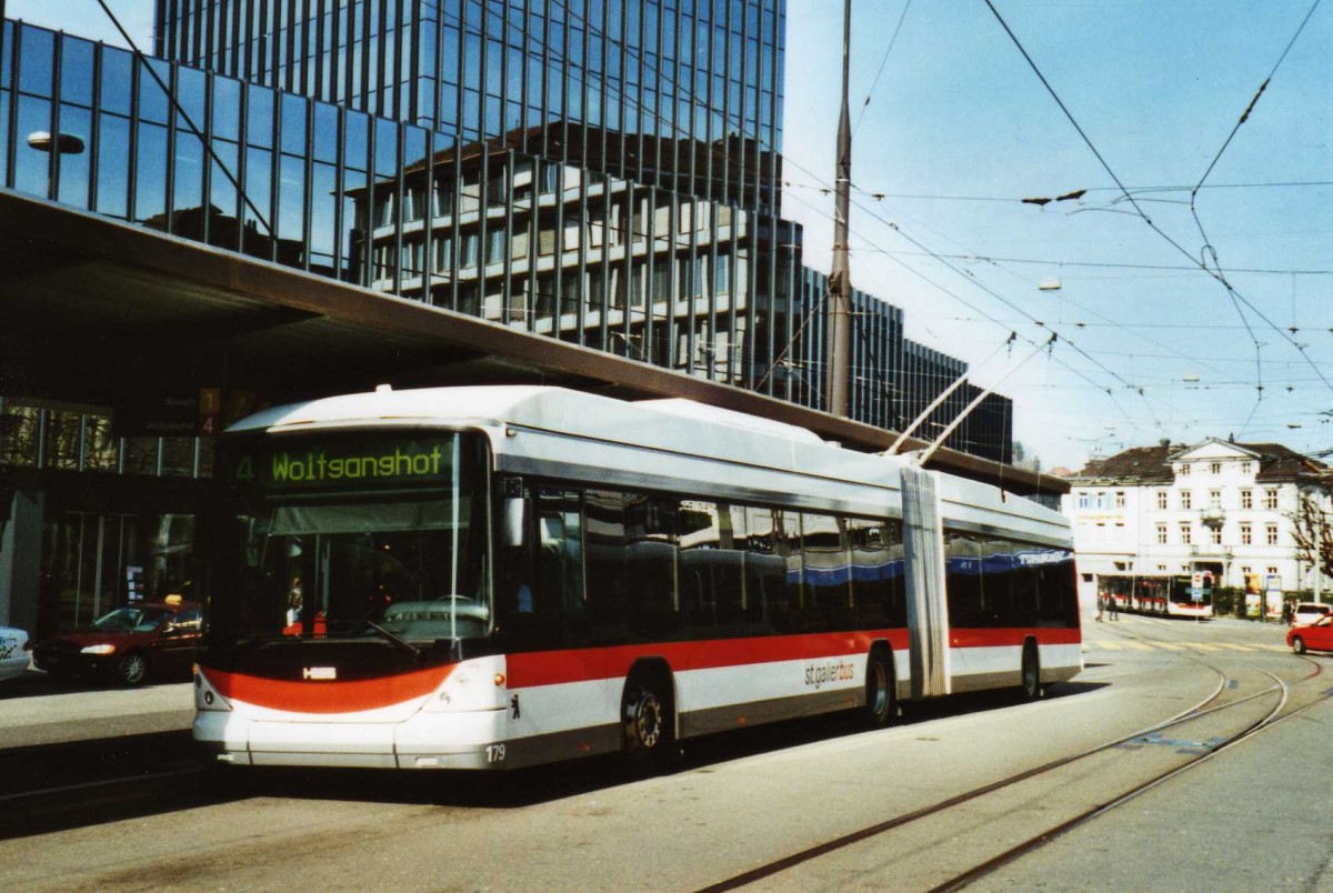 (115'420) - St. Gallerbus, St. Gallen - Nr. 179 - Hess/Hess Gelenktrolleybus am 18. Mrz 2009 beim Bahnhof St. Gallen