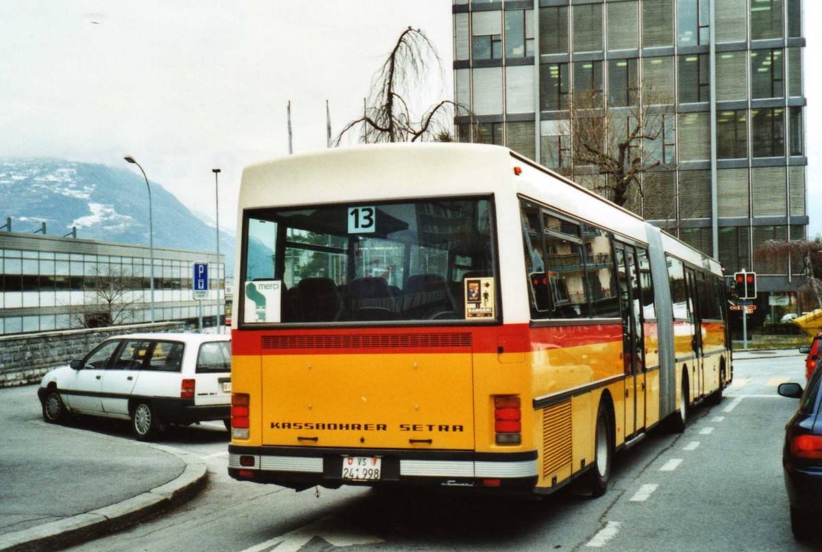 (115'605) - PostAuto Wallis - Nr. 12/VS 241'998 - Setra (ex P 27'802) am 30. Mrz 2009 beim Bahnhof Sion