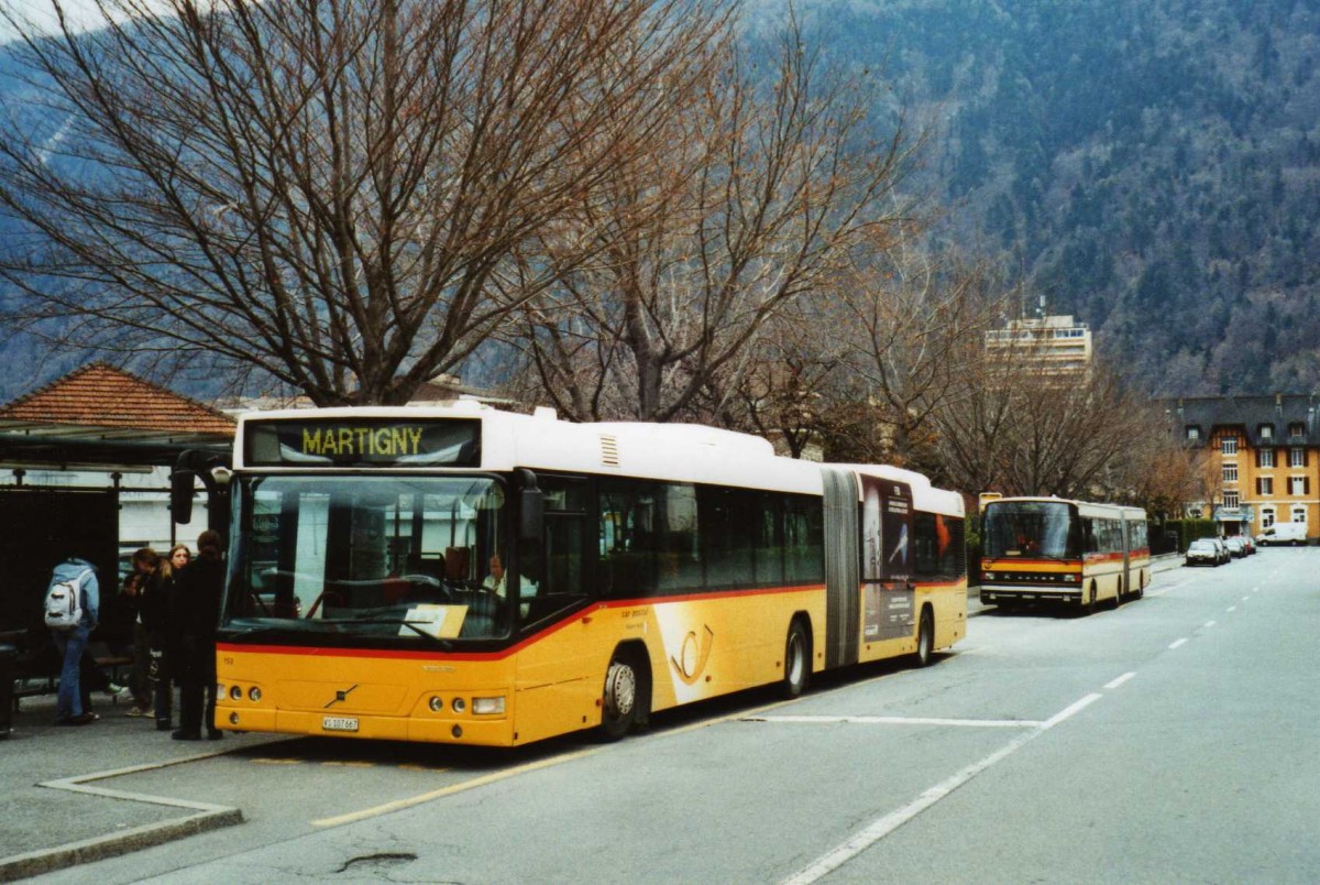(115'615) - Buchard, Leytron - Nr. 153/VS 107'667 - Volvo am 30. M�rz 2009 beim Bahnhof Martigny