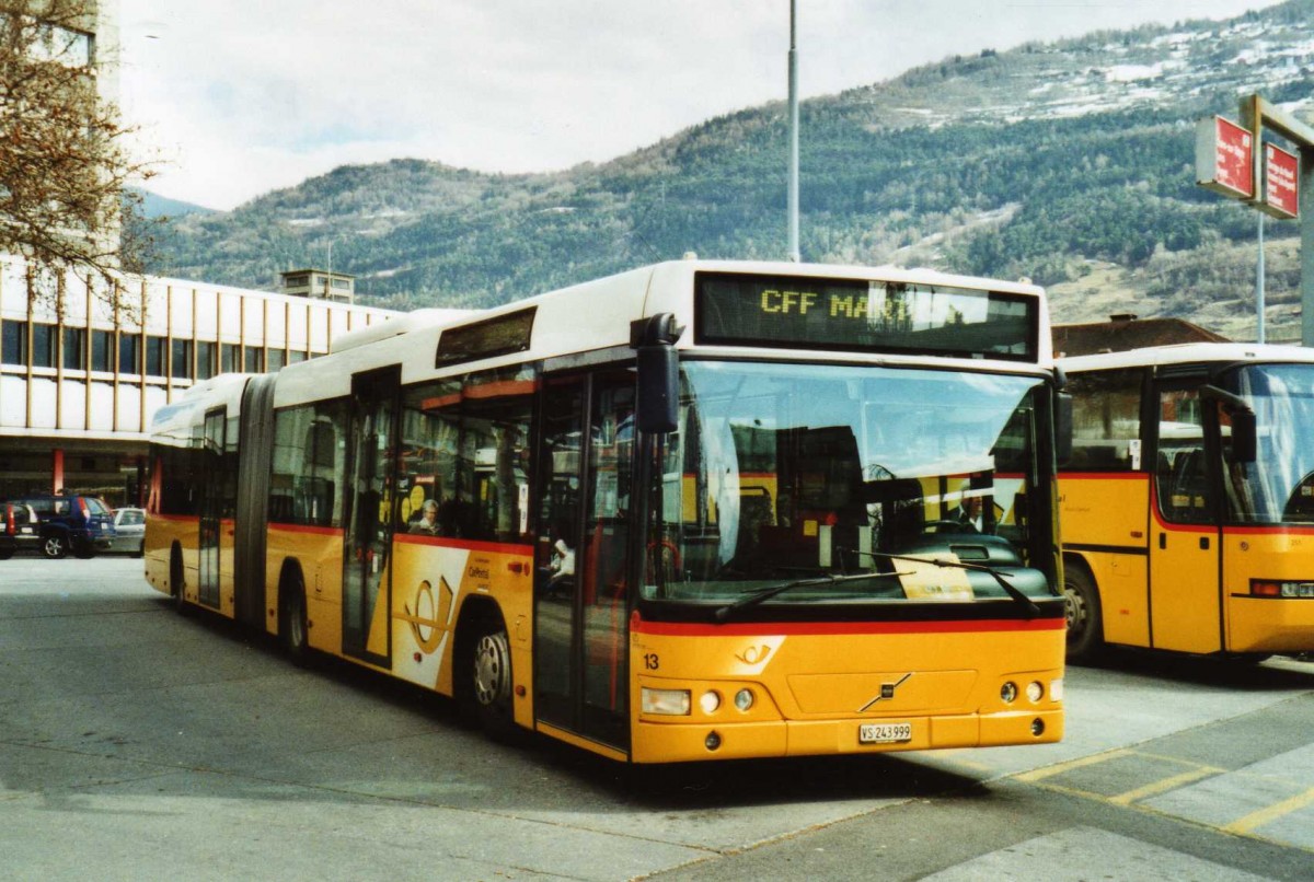 (115'717) - PostAuto Wallis - Nr. 13/VS 243'999 - Volvo (ex P 27'002) am 30. M�rz 2009 beim Bahnhof Sion