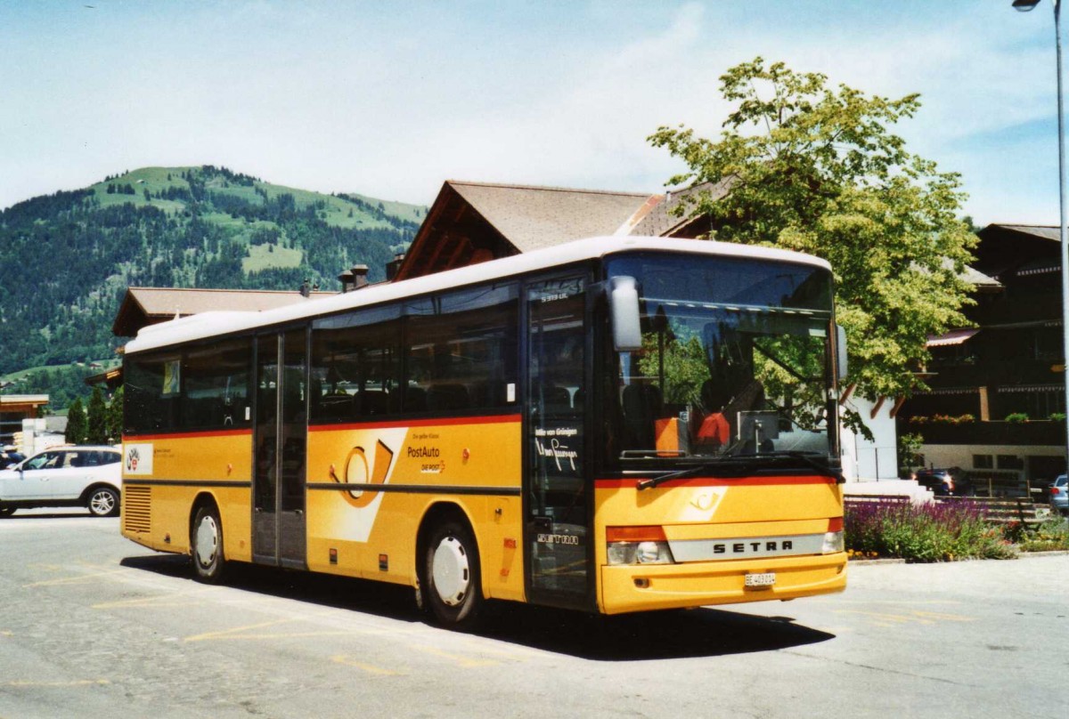 (117'631) - Kbli, Gstaad - BE 403'014 - Setra am 14. Juni 2009 beim Bahnhof Gstaad