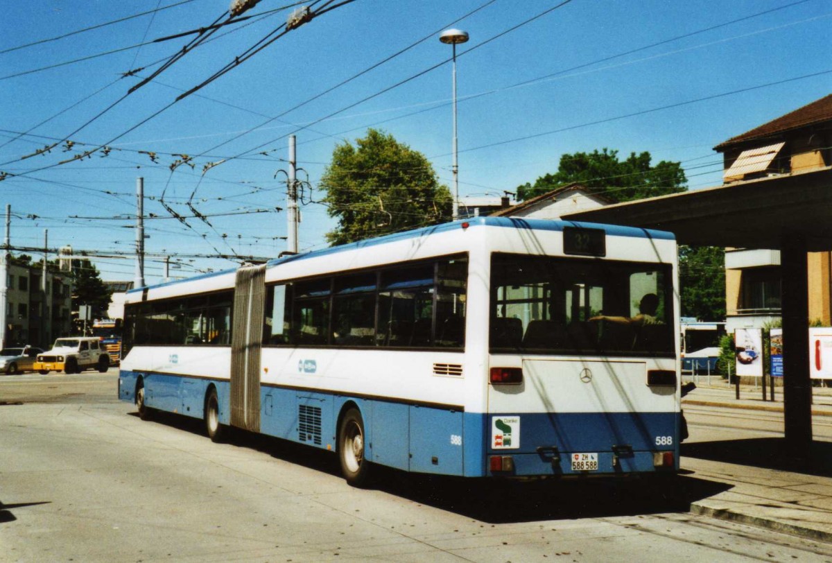 (117'809) - VBZ Z�rich - Nr. 588/ZH 588'588 - Mercedes am 17. Juni 2009 in Z�rich, Bucheggplatz