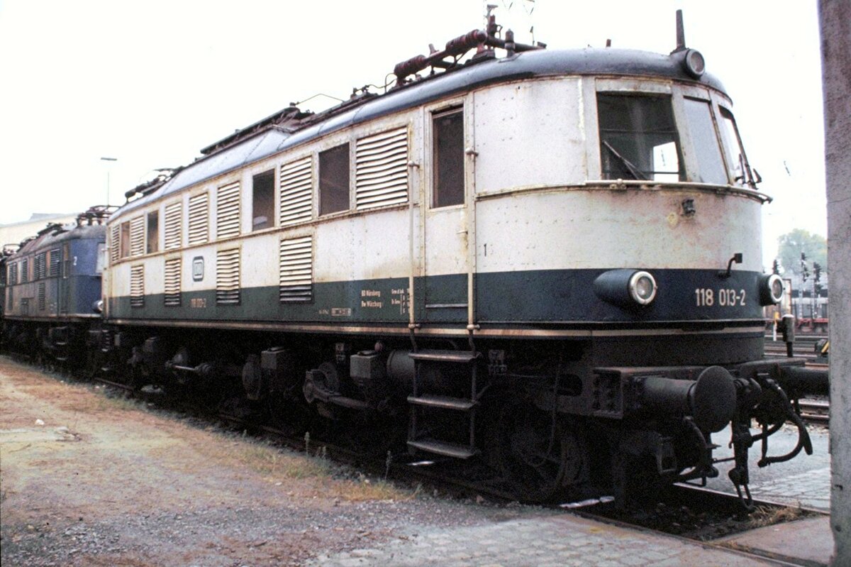 118 013-2 in Würzburg am 30.10.1983.