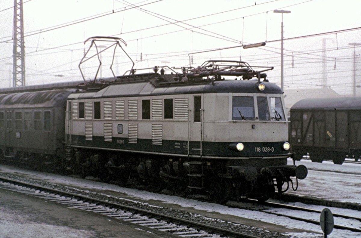 118 028-0 in Donauwörth am 31.01.1981.