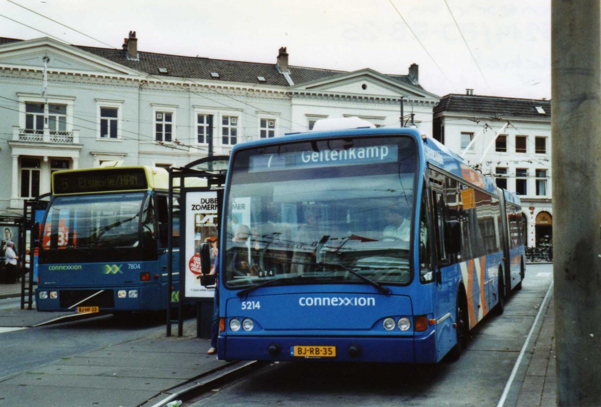 (118'219) - Connexxion - Nr. 5214/BJ-RB-35 - Berkhof Gelenktrolleybus am 5. Juli 2009 beim Bahnhof Arnhem