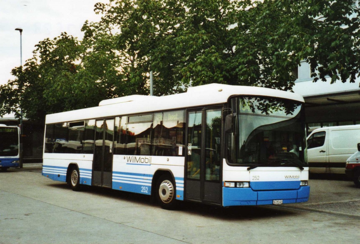 (119'305) - WilMobil, Wil - Nr. 252/SG 292'403 - Volvo/Hess (ex BOS Wil Nr. 23) am 22. Juli 2009 beim Bahnhof Wil