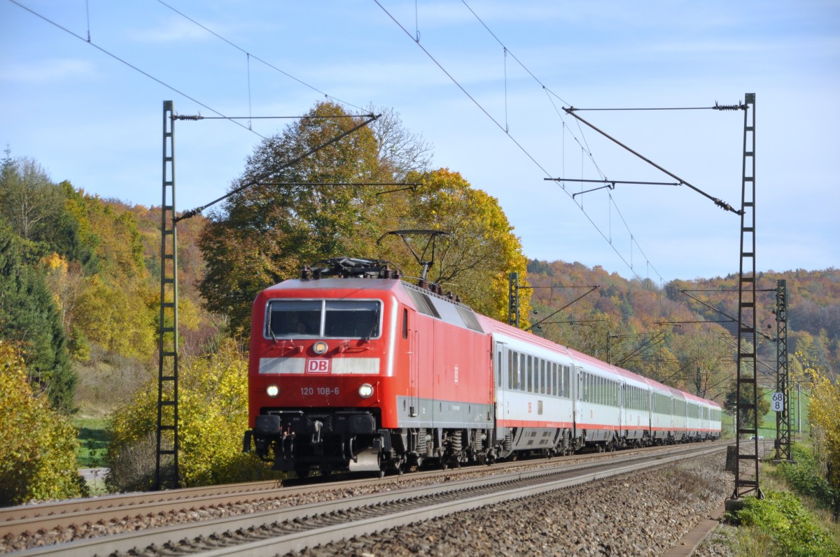 120 108-6 mit ÖBB EC bei Amstetten am 19.10.2012.