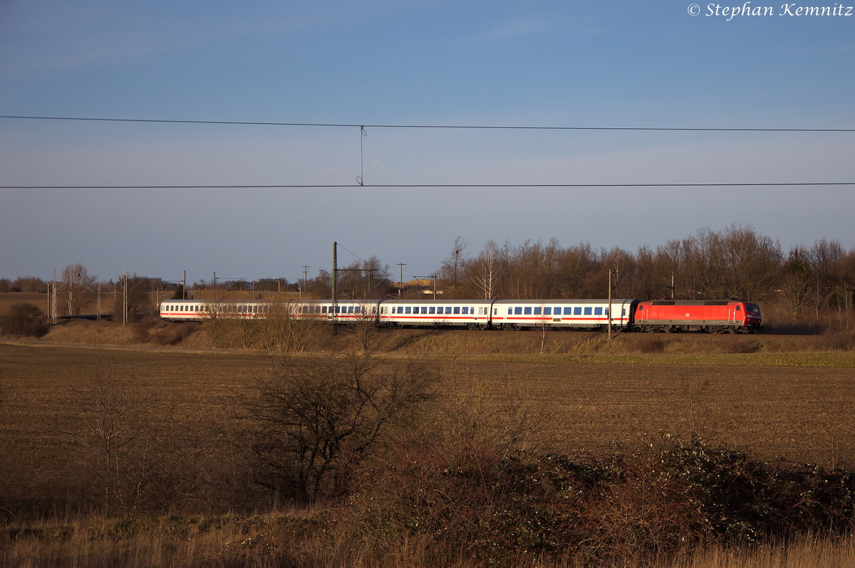 120 125-0 mit dem IC 2239  Warnow  von Rostock Hbf nach Leipzig Hbf in Stendal(Wahrburg). 14.02.2014