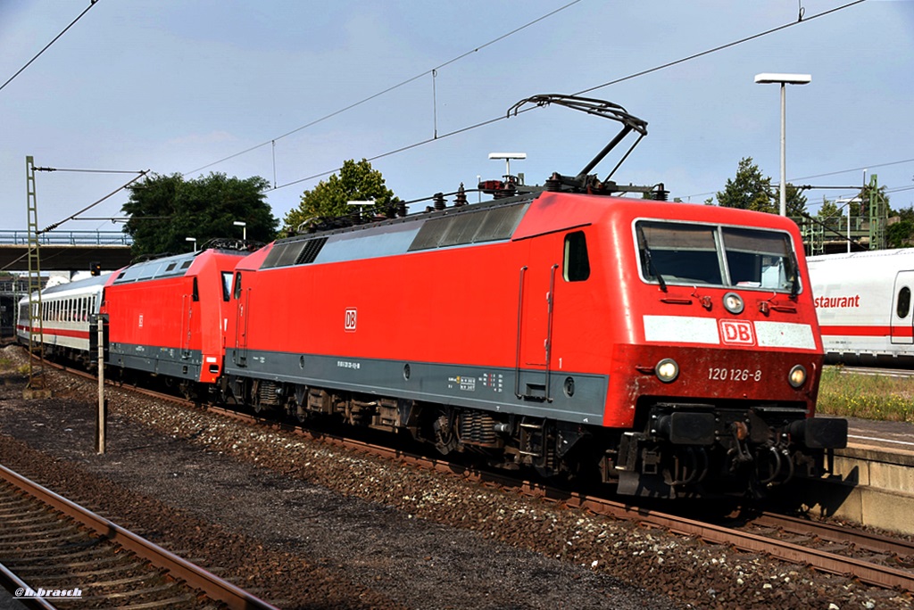 120 126-8 und 101 062-8,bei der abfahrt mit einen IC richtung s�den,harburg 23.09.16