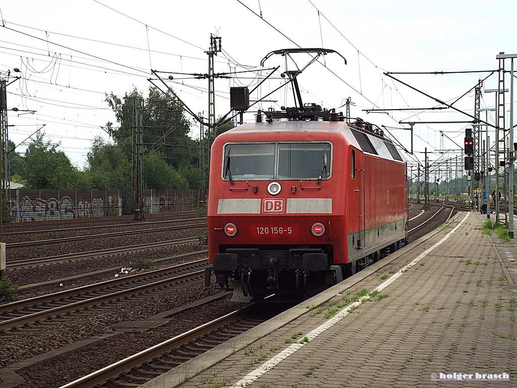 120 156-5 wartete auf gr�nes licht am 05.09.13 im bhf harburg