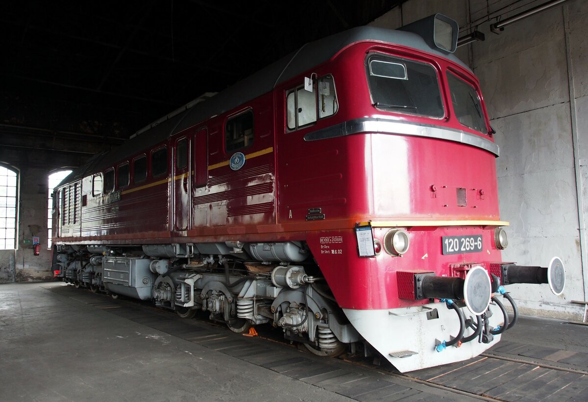 120 269-6 im Sächsischen Eisenbahnmuseum Chemnitz am 19.04.2012.