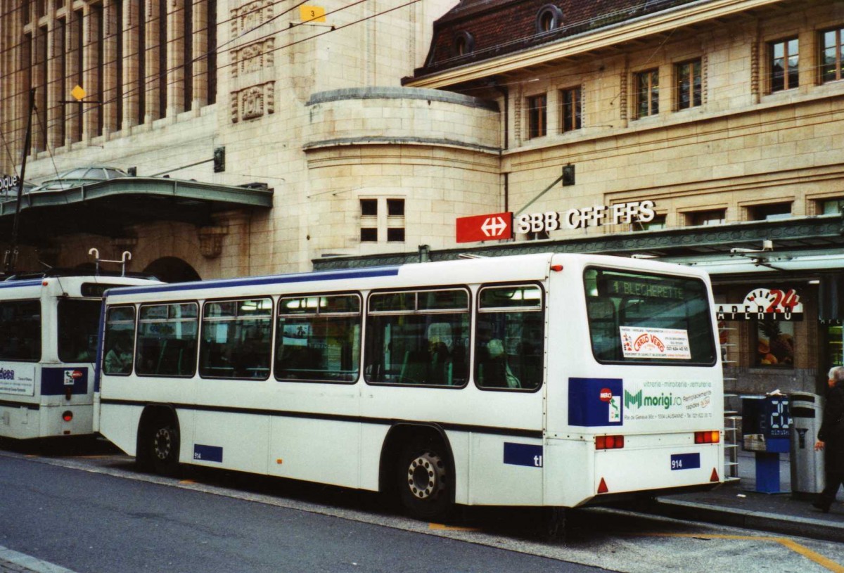 (122'217) - TL Lausanne - Nr. 914 - Lanz+Marti/Hess Personenanh�nger am 19. November 2009 beim Bahnhof Lausanne