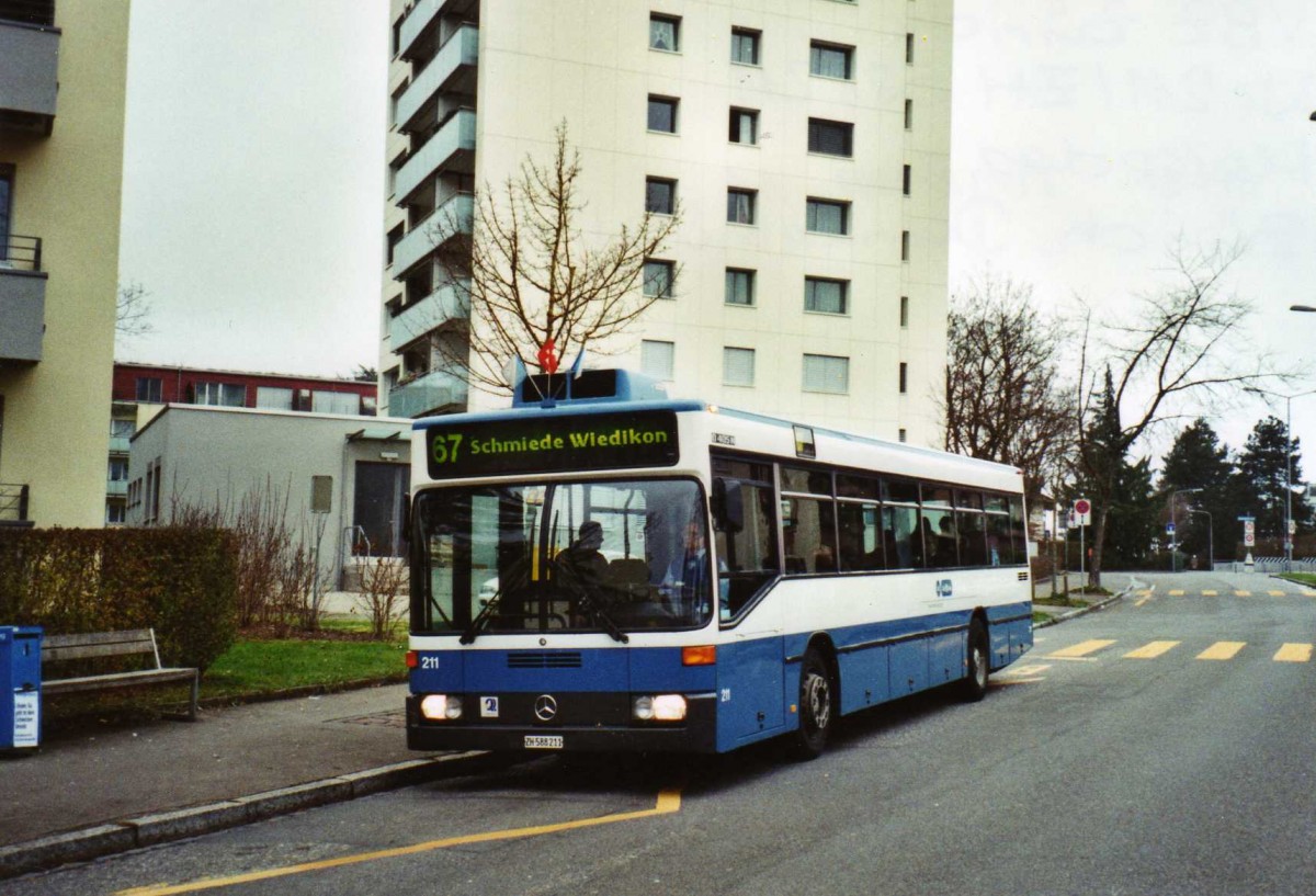 (122'935) - VBZ Z�rich - Nr. 211/ZH 588'211 - Mercedes am 13. Dezember 2009 in Z�rich, Dunkelh�lzli