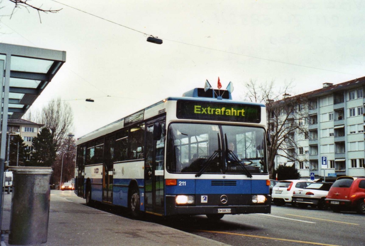 (123'001) - VBZ Z�rich - Nr. 211/ZH 588'211 - Mercedes am 13. Dezember 2009 in Z�rich, Im Gut