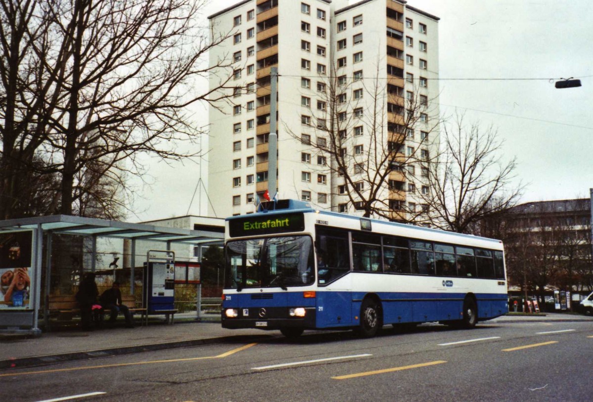 (123'002) - VBZ Z�rich - Nr. 211/ZH 588'211 - Mercedes am 13. Dezember 2009 in Z�rich, Im Gut