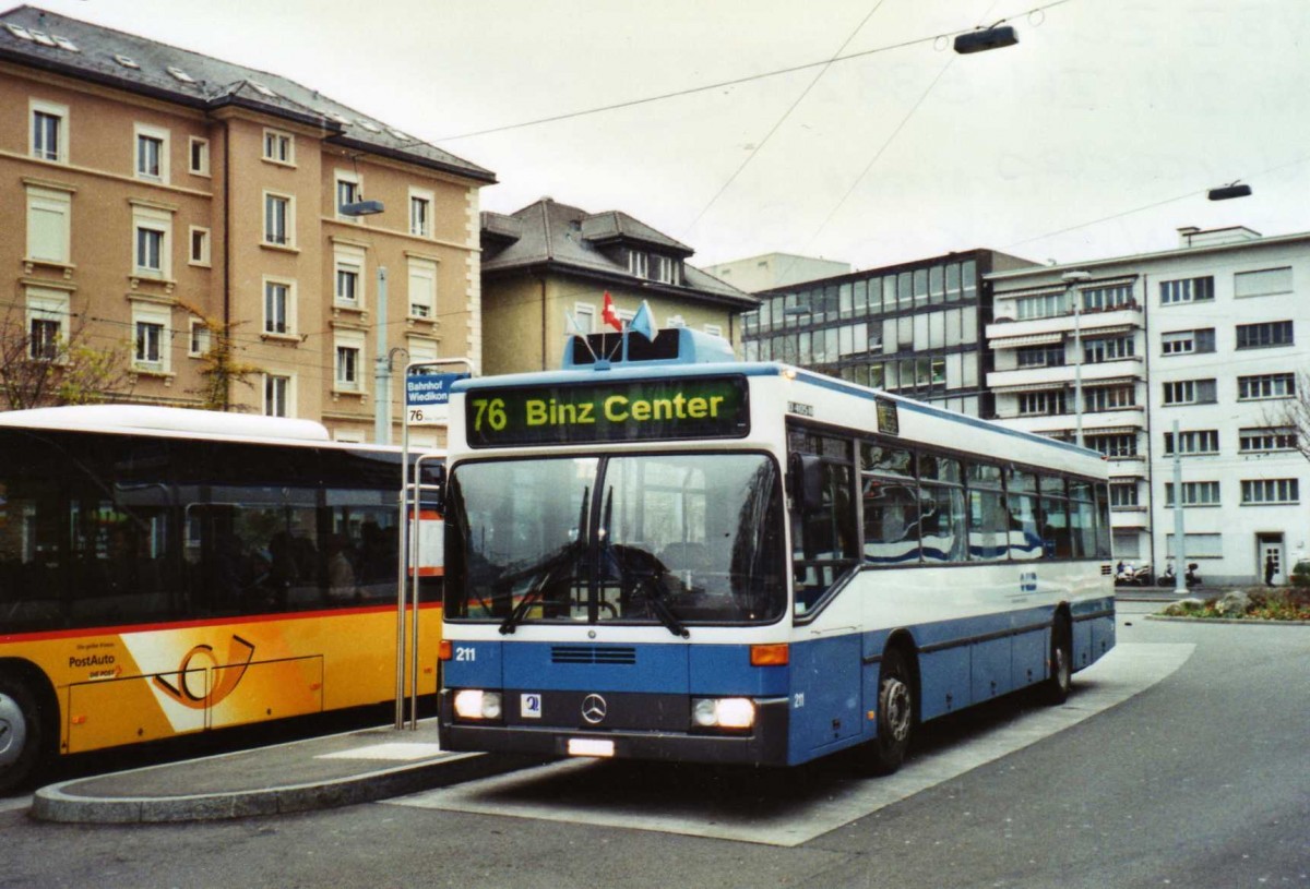 (123'005) - VBZ Z�rich - Nr. 211/ZH 588'211 - Mercedes am 13. Dezember 2009 beim Bahnhof Z�rich-Wiedikon