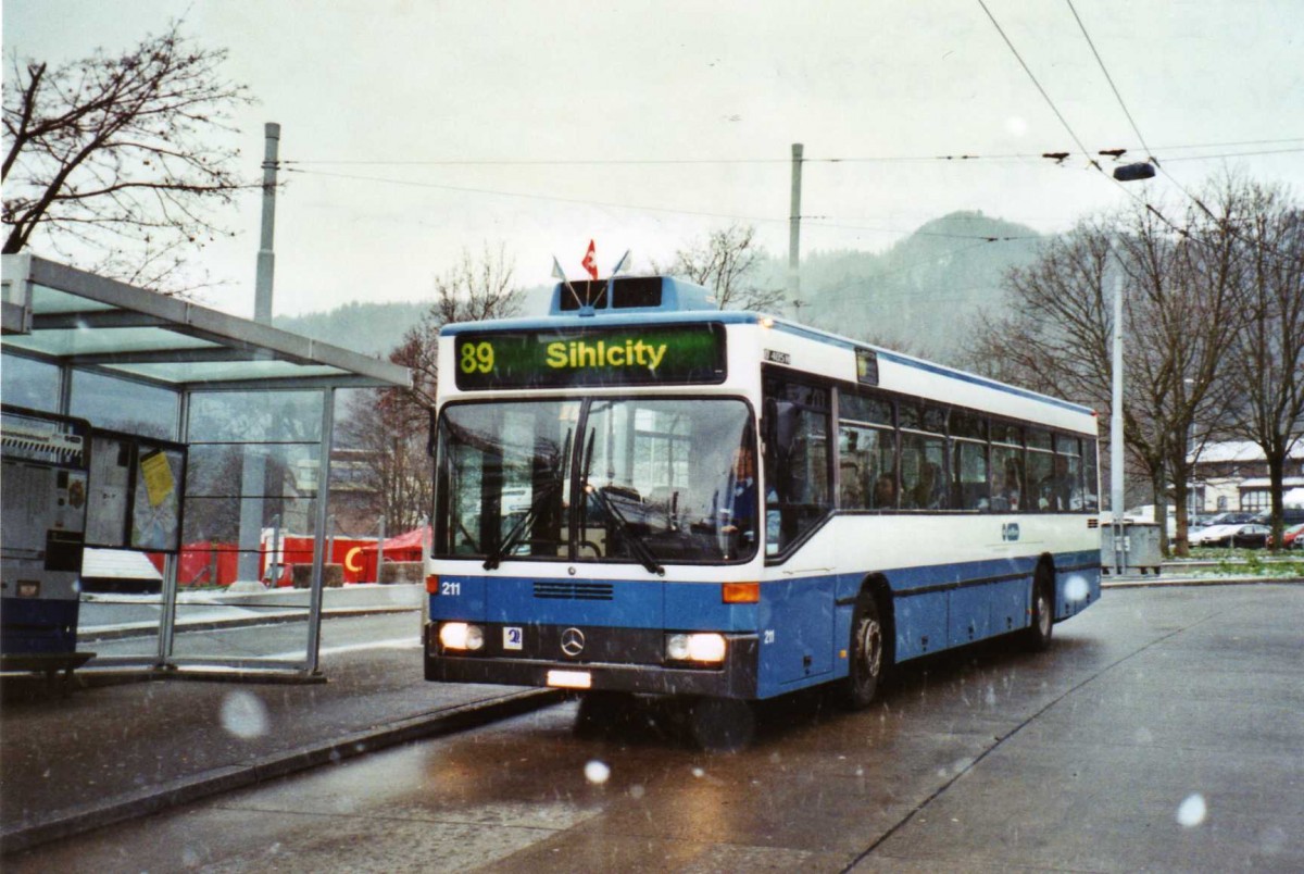 (123'010) - VBZ Z�rich - Nr. 211/ZH 588'211 - Mercedes am 13. Dezember 2009 in Z�rich, Strassenverkehrsamt