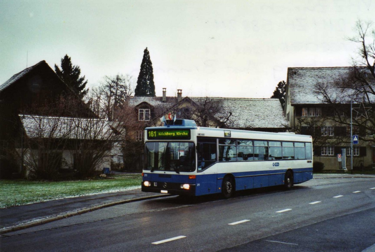 (123'019) - VBZ Zrich - Nr. 211/ZH 588'211 - Mercedes am 13. Dezember 2009 in Kilchberg, Auf Brunnen