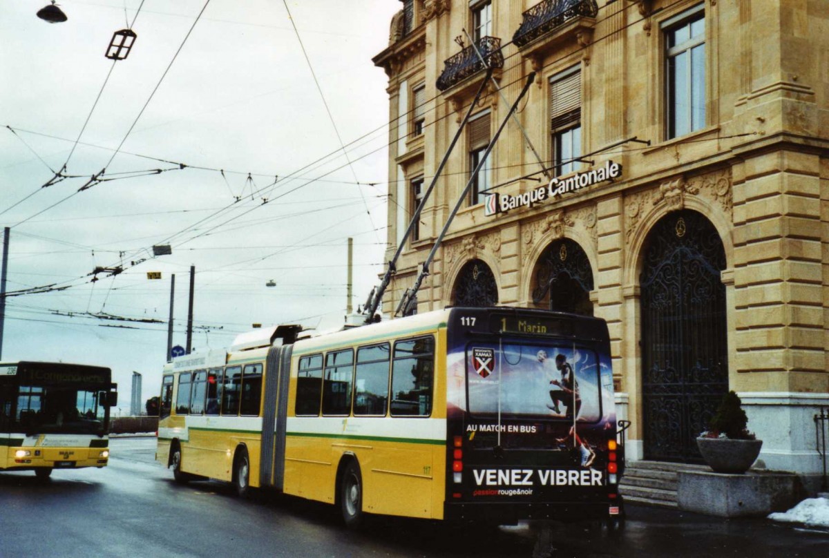 (123'328) - TN Neuch�tel - Nr. 117 - NAW/Hess Gelenktrolleybus am 23. Dezember 2009 in Neuch�tel, Place Pury