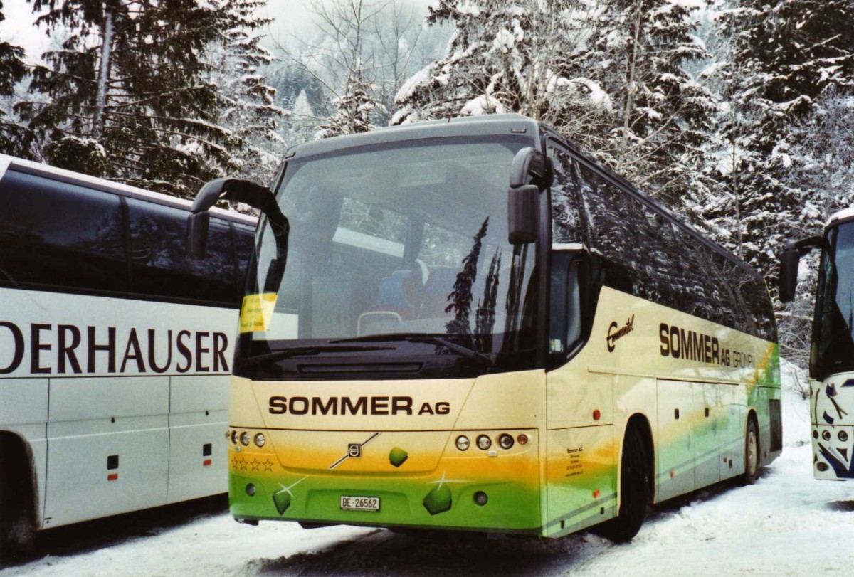(123'708) - Sommer, Gr�nen - BE 25'562 - Volvo am 9. Januar 2010 in Adelboden, Unter dem Birg