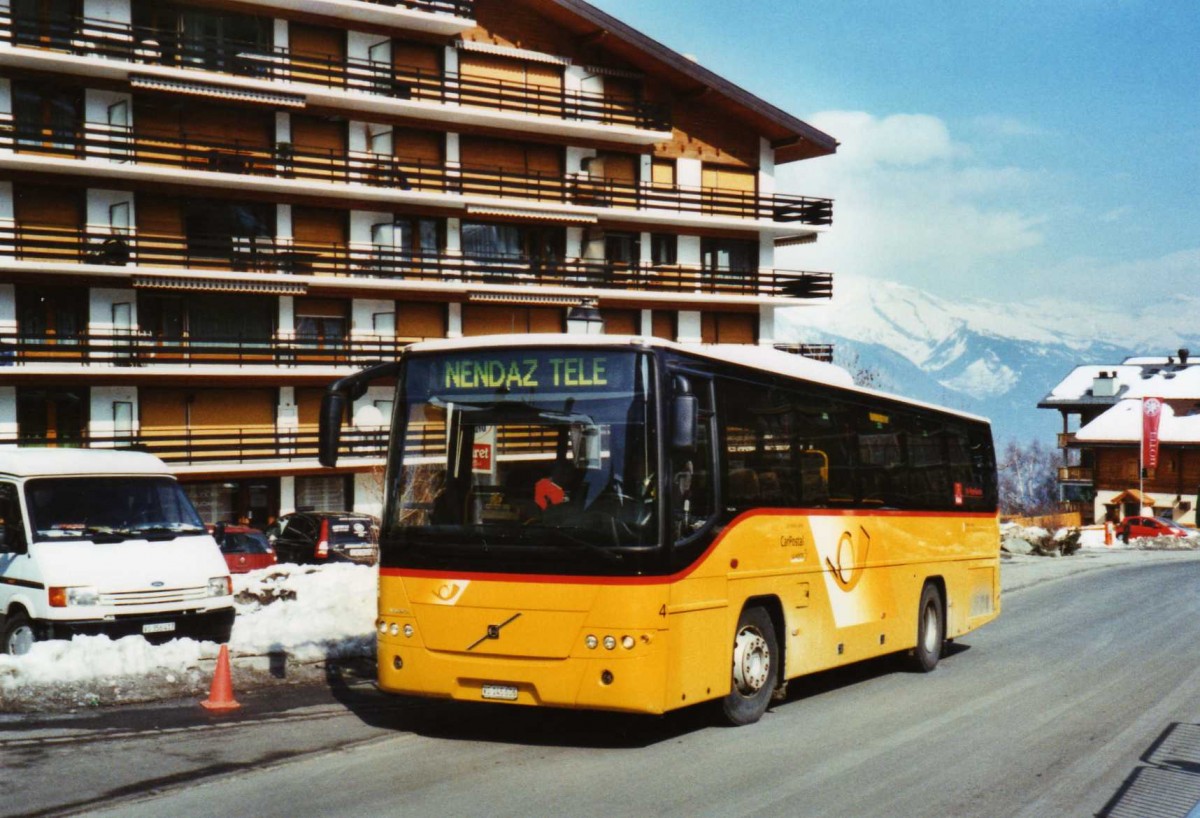 (124'702) - Lathion, Sion - Nr. 4/VS 145'606 - Volvo am 9. M�rz 2010 in Haute-Nendaz, T�l�