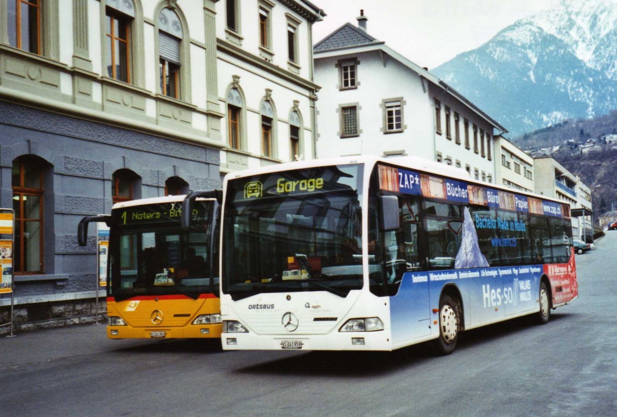 (124'730) - PostAuto Wallis - VS 241'959 - Mercedes am 9. M�rz 2010 beim Bahnhof Brig