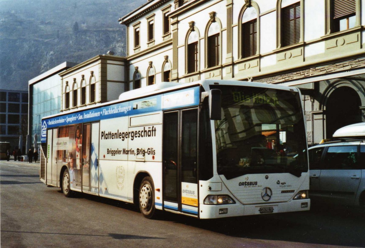 (124'837) - PostAuto Wallis - VS 241'961 - Mercedes am 12. M�rz 2010 beim Bahnhof Brig